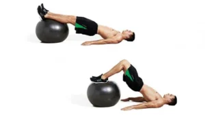 حرکت کرل با توپ برای تقویت عضلات همسترینگ